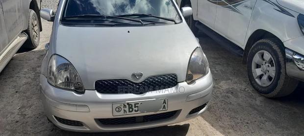 Toyota Vitz 2002 Silver