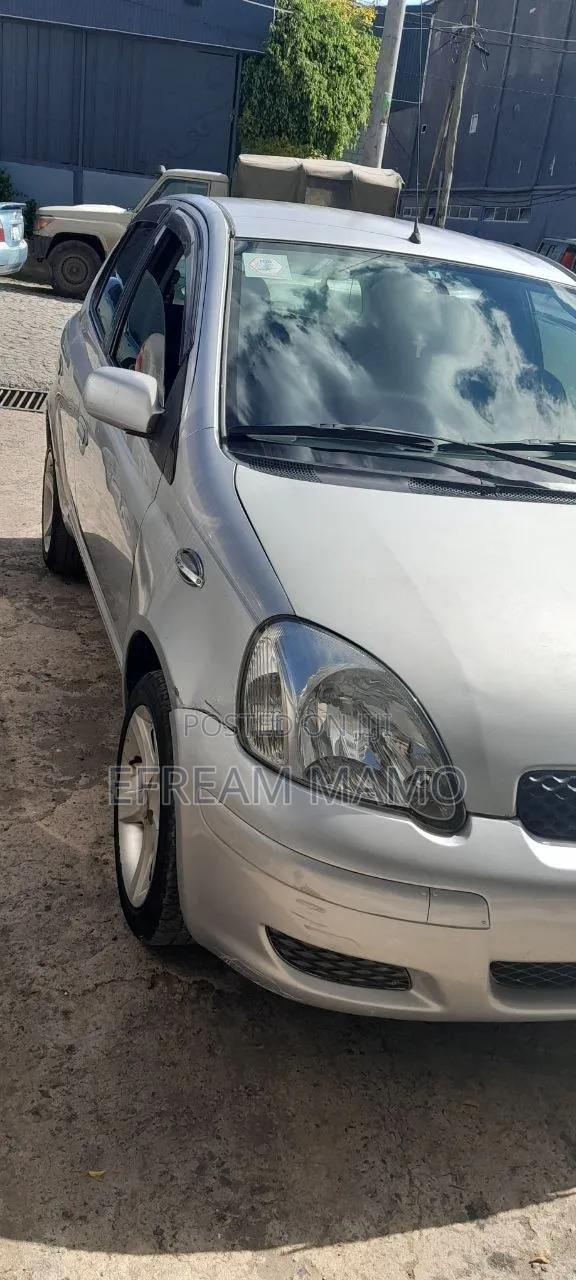 Toyota Vitz 2002 Silver