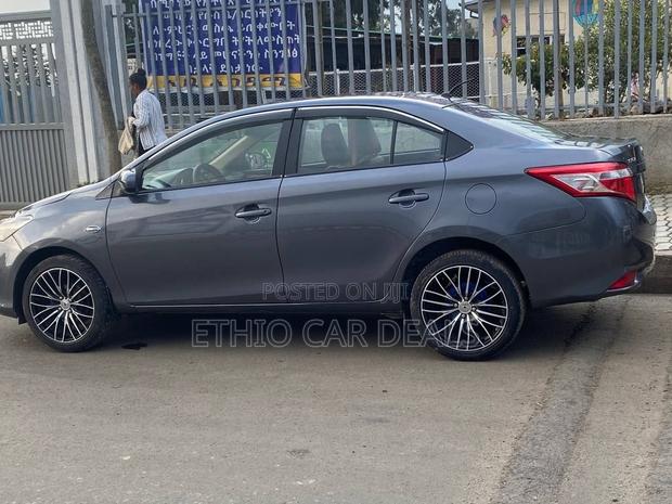 Toyota Yaris 2015 Black