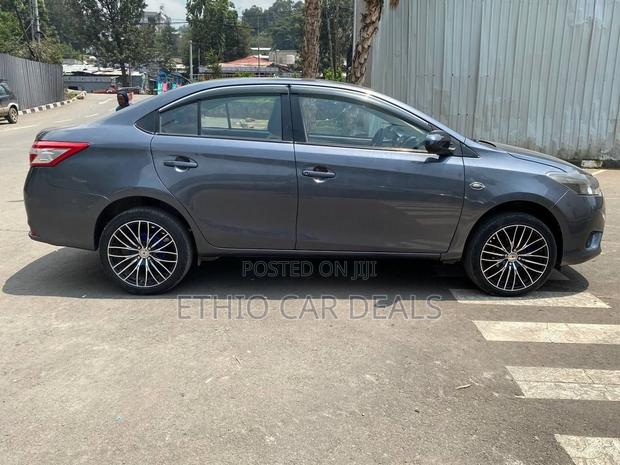 Toyota Yaris 2015 Black