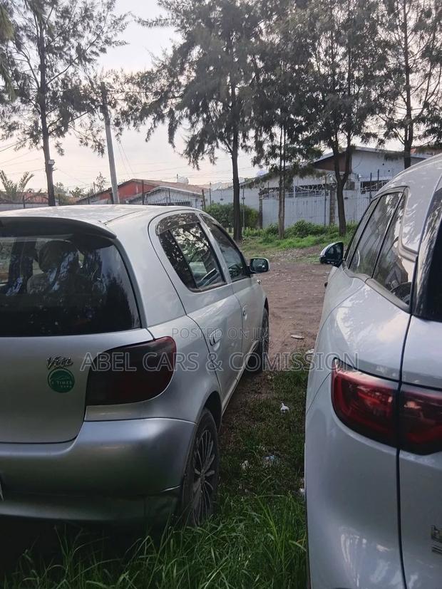 Toyota Vitz 2001 Silver