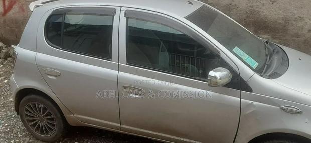 Toyota Vitz 2001 Silver