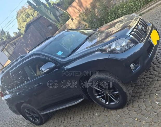 Toyota Land Cruiser Prado 2012 Gray