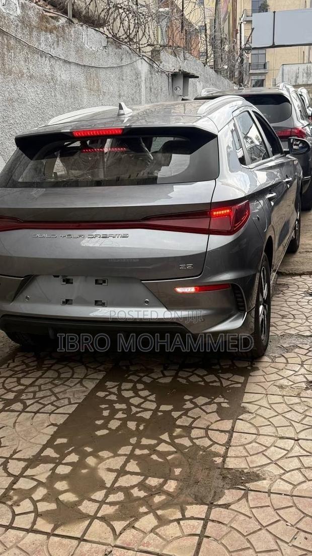 BYD E2 43 kWh 94 hp FWD 2025 Gray