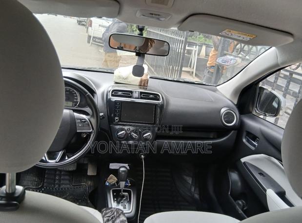 Mitsubishi Attrage 2022 Silver