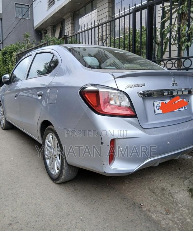 Mitsubishi Attrage 2022 Silver