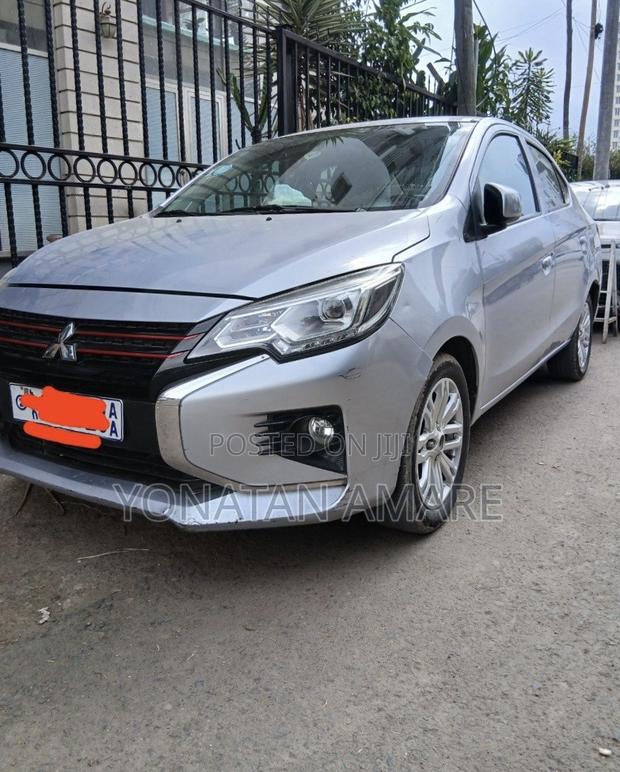 Mitsubishi Attrage 2022 Silver