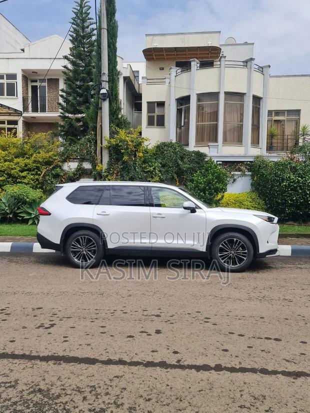 Toyota Grand Highlander Hybrid 2025 White