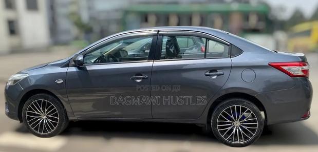 Toyota Yaris 2014 Gray