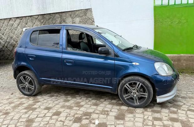 Toyota Vitz 2000 Blue