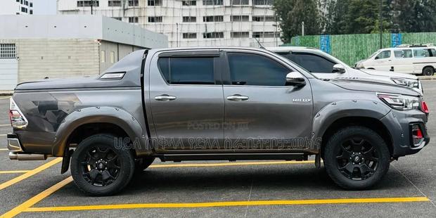 Toyota Hilux 2019 Purple