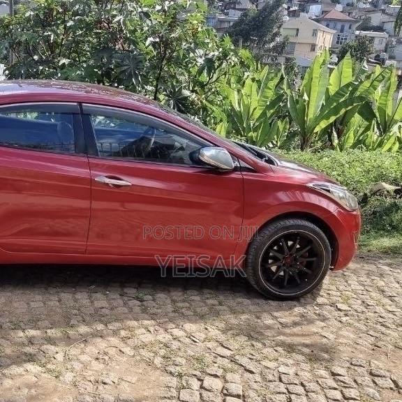 Hyundai Elantra 2012 Red