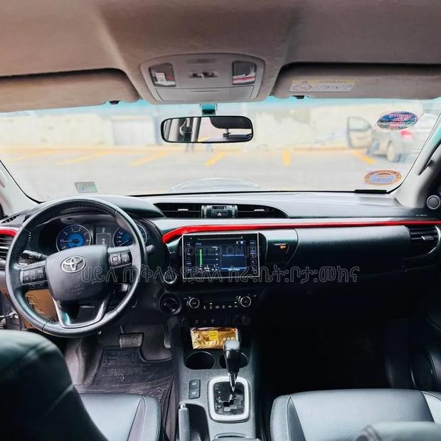 Toyota Hilux 2019 Purple