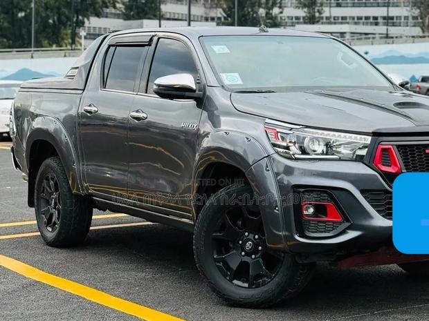 Toyota Hilux 2019 Purple