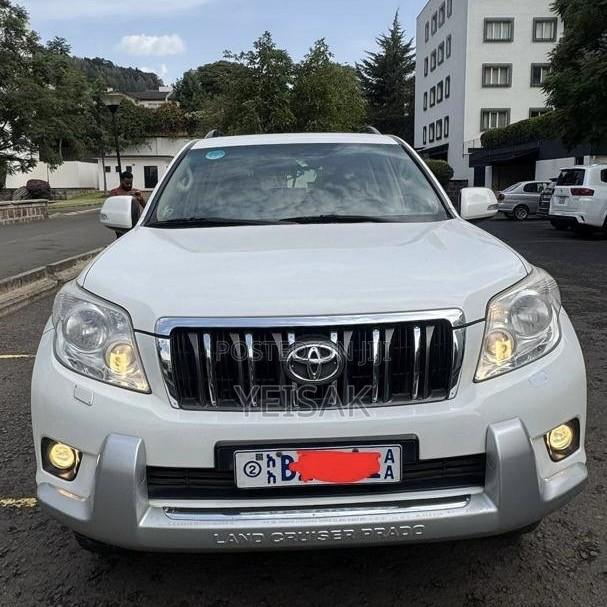 Toyota Land Cruiser 2010 White