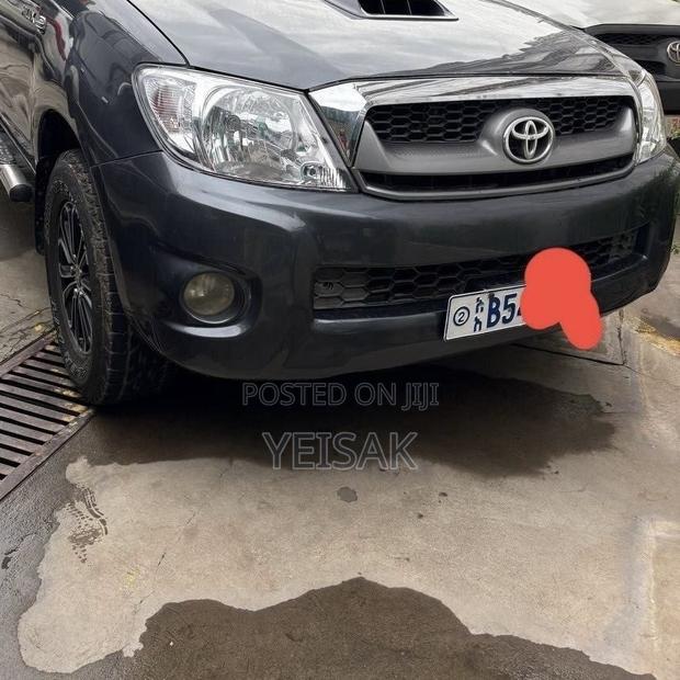 Toyota Hilux 2010 Black