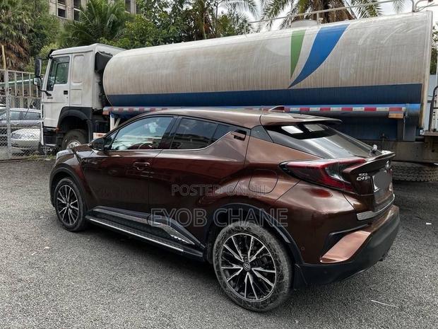 Toyota C-HR 2017 Brown