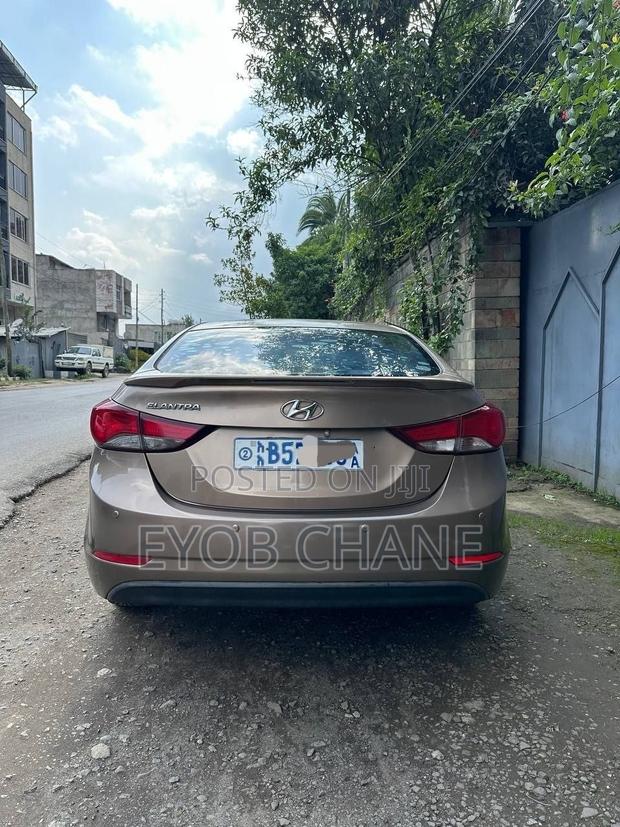 Hyundai Avante 2015 Brown