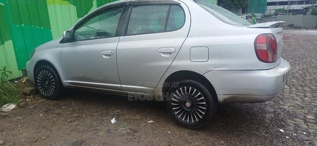 Toyota Platz 2000 Silver