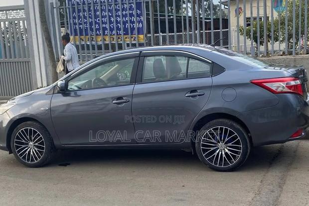 Toyota Yaris 2014 Gray