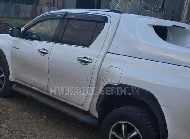 Toyota Hilux 2019 White
