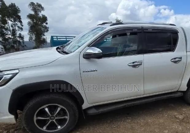 Toyota Hilux 2019 White