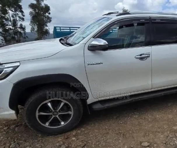 Toyota Hilux 2019 White