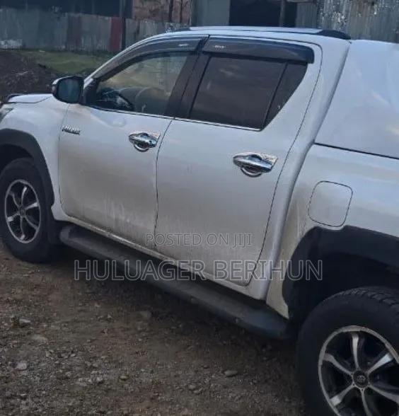 Toyota Hilux 2019 White