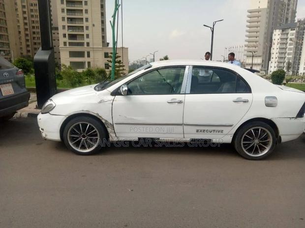 Toyota Corolla 2001 White