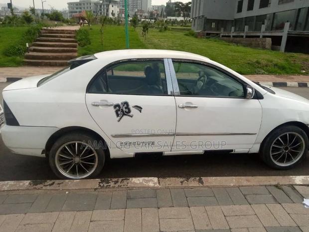 Toyota Corolla 2001 White