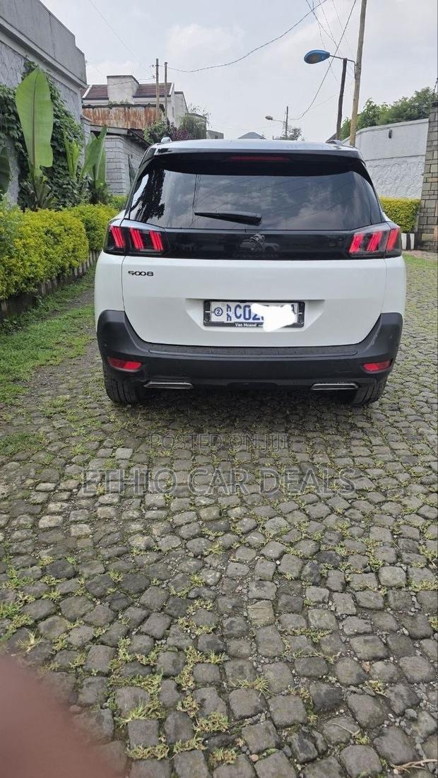 Peugeot 5008 2021 White