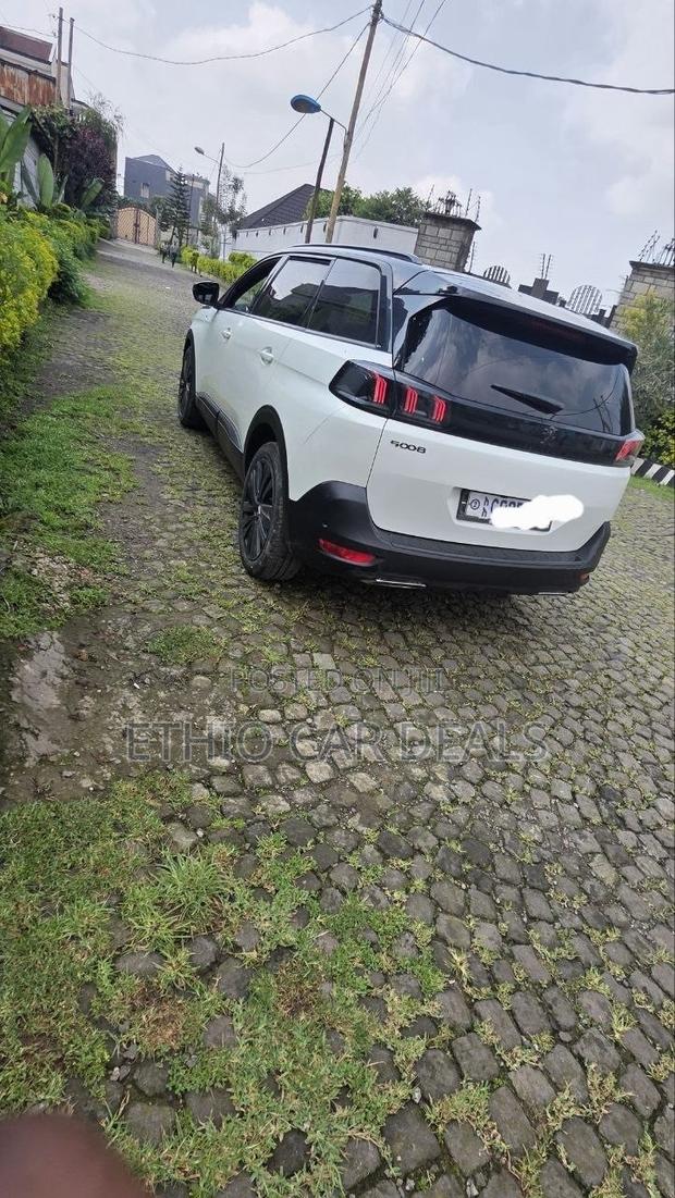 Peugeot 5008 2021 White