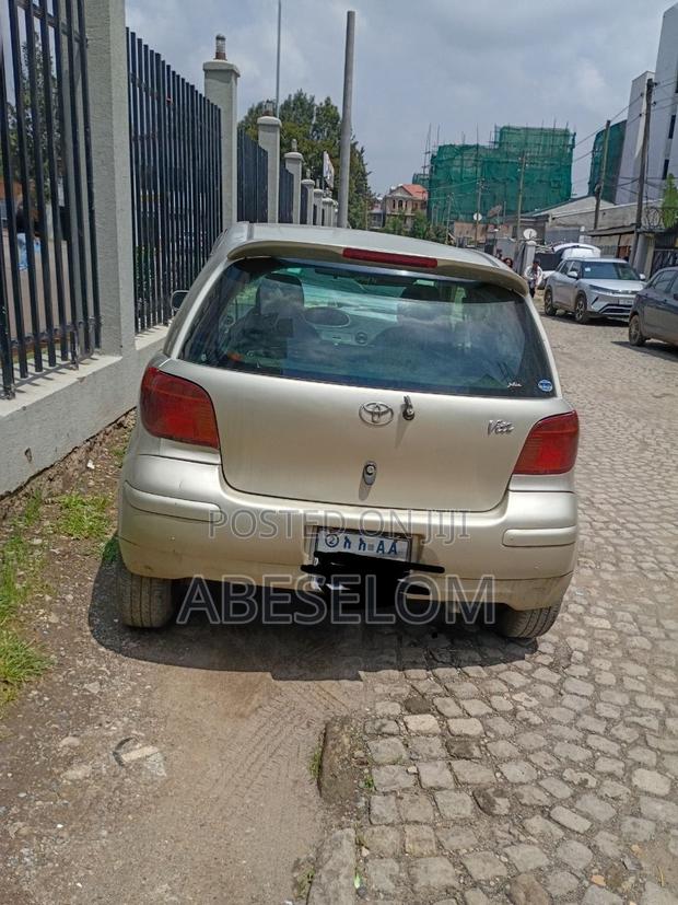 Toyota Vitz 2002 Gold
