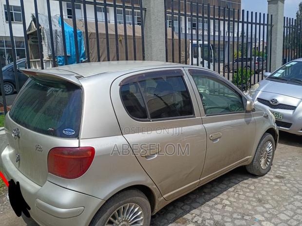 Toyota Vitz 2002 Gold