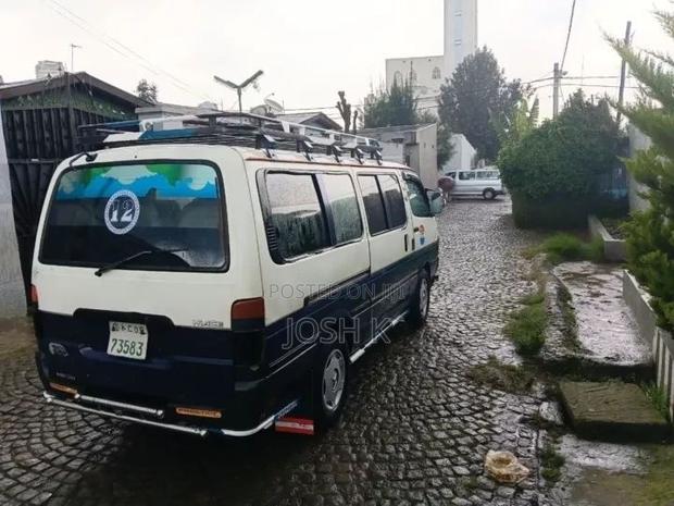 Toyota Grand HiAce 2002 White