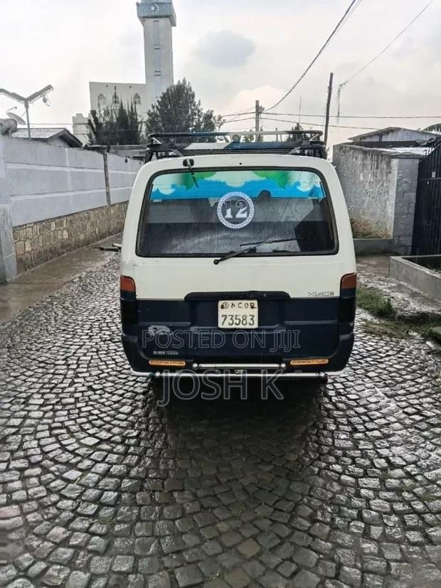 Toyota Grand HiAce 2002 White