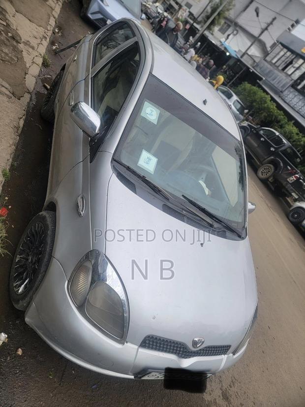 Toyota Vitz 2002 Silver