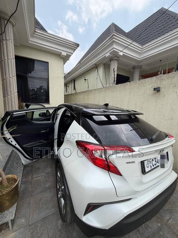 Toyota C-HR 2023 White
