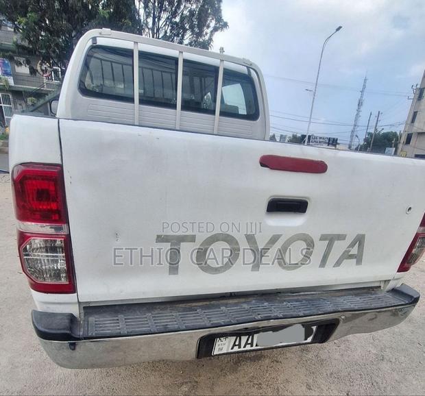 Toyota Hilux 2008 White