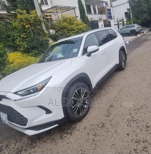 Toyota Grand Highlander Hybrid 2025 White