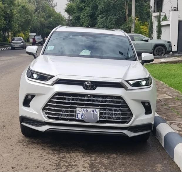 Toyota Grand Highlander Hybrid 2025 White