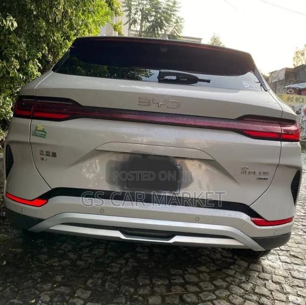 BYD Song Plus 2025 White