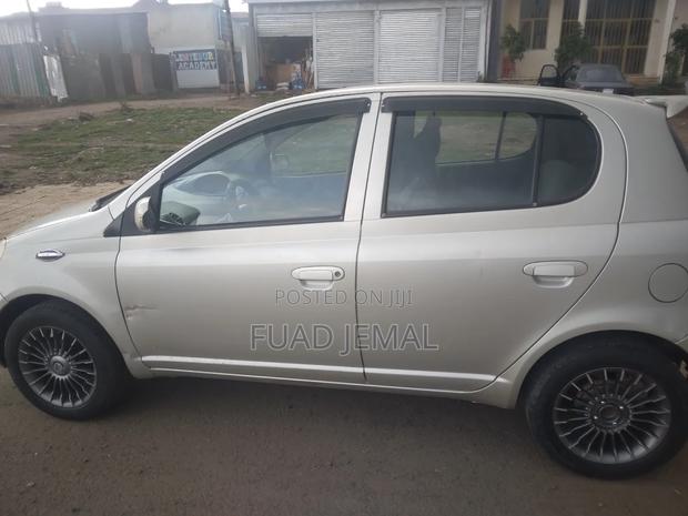 Toyota Vitz 2002 Gold