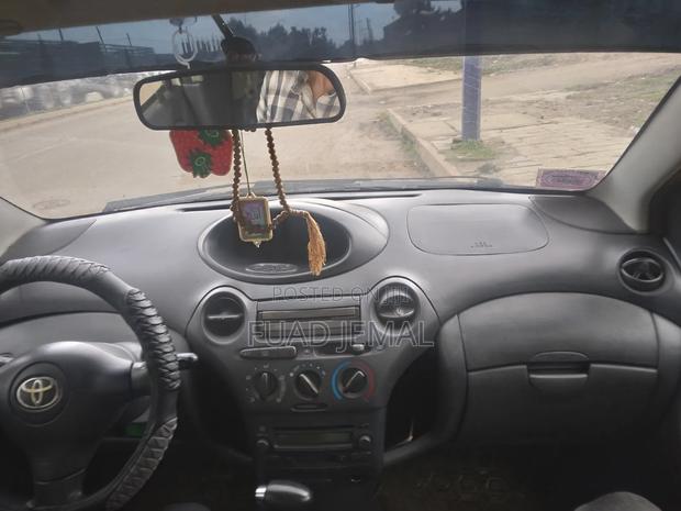 Toyota Vitz 2002 Gold