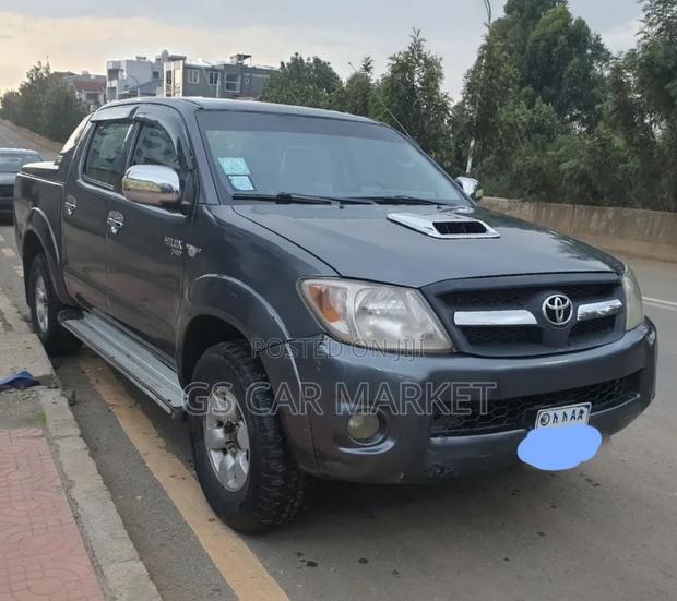 Toyota Hilux 2010 Gray