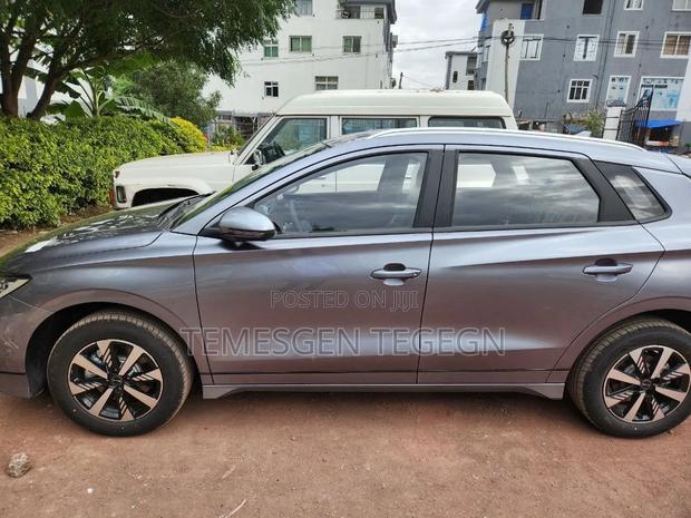 BYD E2 43 kWh 94 hp FWD 2025 Gray