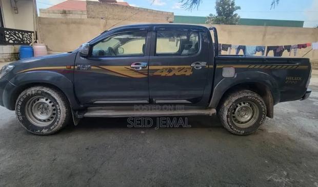 Toyota Hilux 2009 Gray