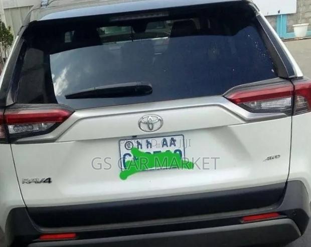 Toyota RAV4 2021 White