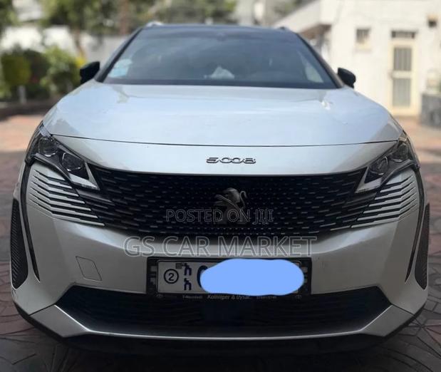 Peugeot 5008 2021 White