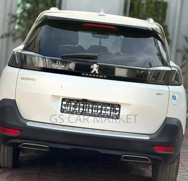 Peugeot 5008 2021 White
